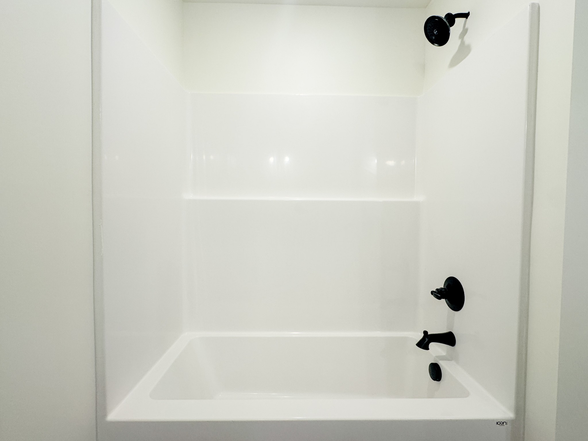 517 Pleasant Hill Road Lafayette, TN 37083 - Photo 18 of 39 a bathroom with a bathtub