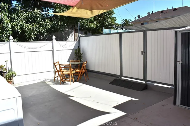 a bench sitting in middle of a yard
