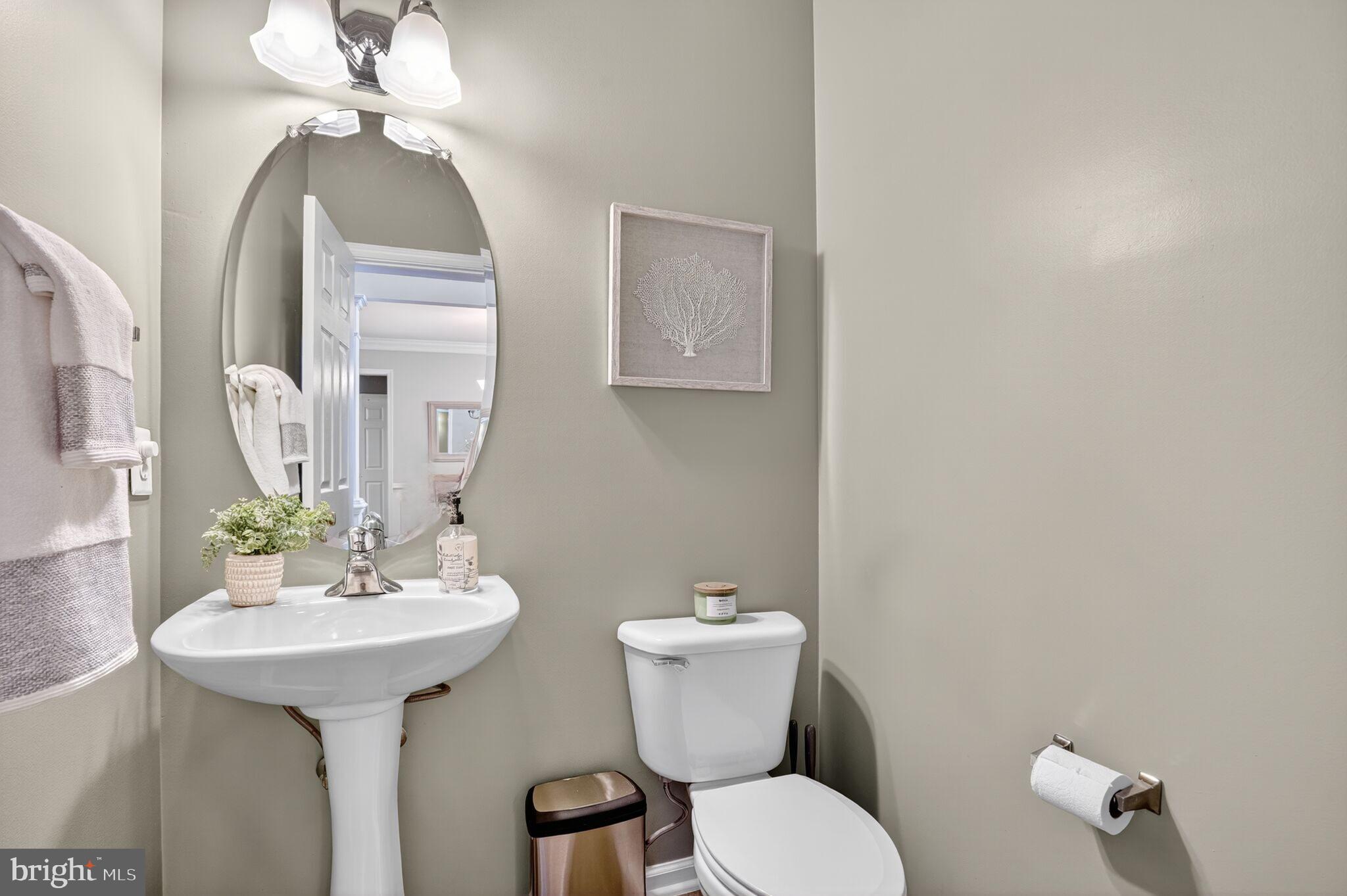 8157 American Holly Road Lorton, VA 22079 - Photo 9 of 48 a bathroom with a toilet sink and mirror