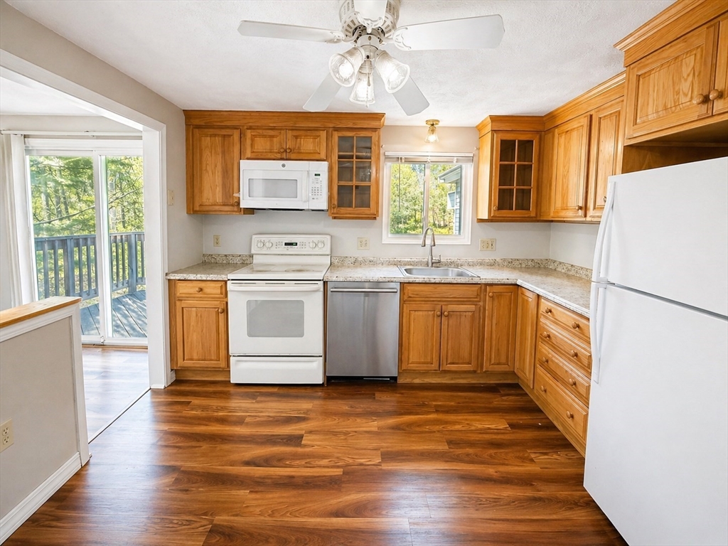 22 Leonard Road Framingham, MA 01701 - Photo 5 of 24