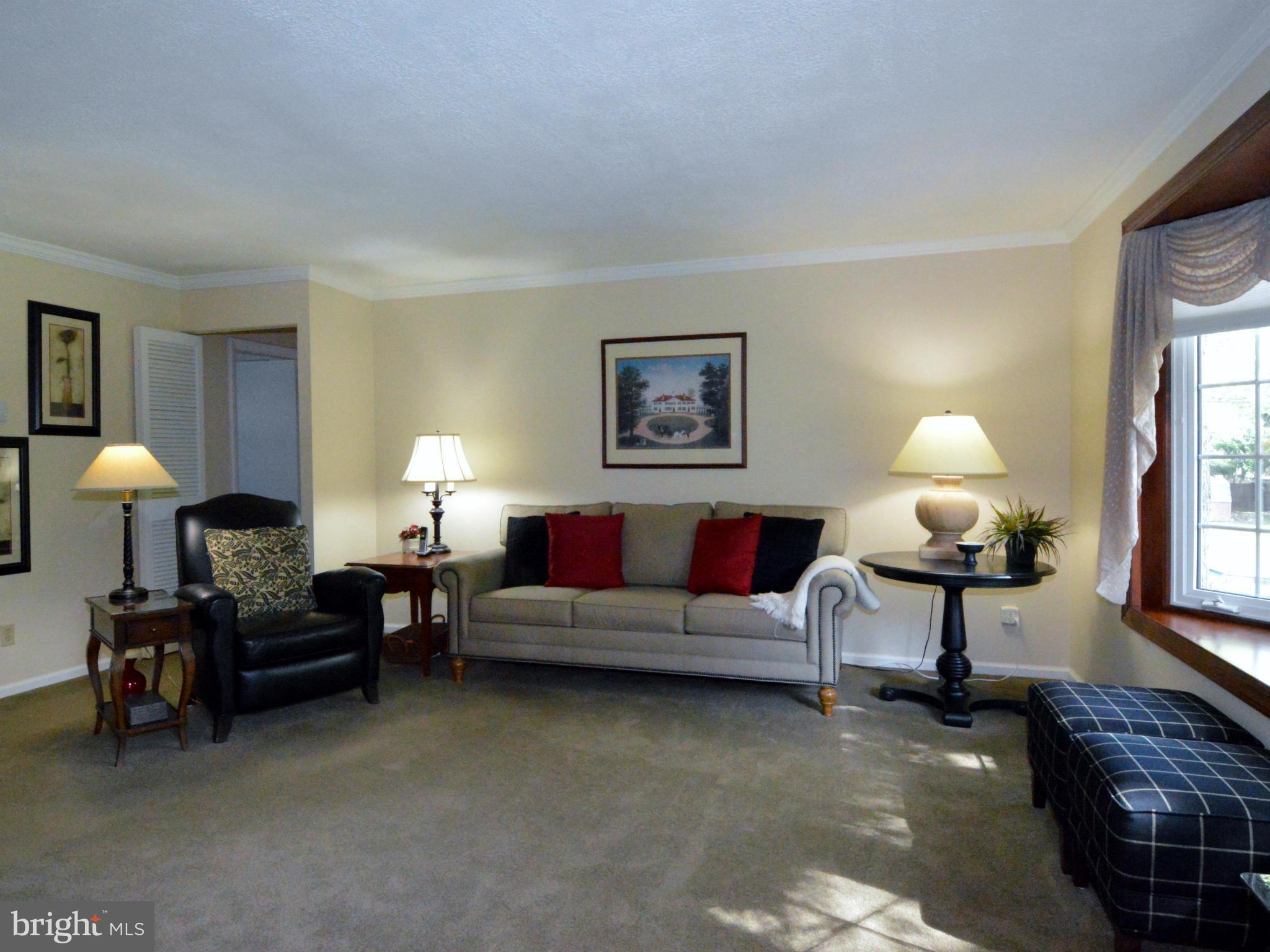302 Norgulf Road Reisterstown, MD 21136 - Photo 3 of 29 Living Room