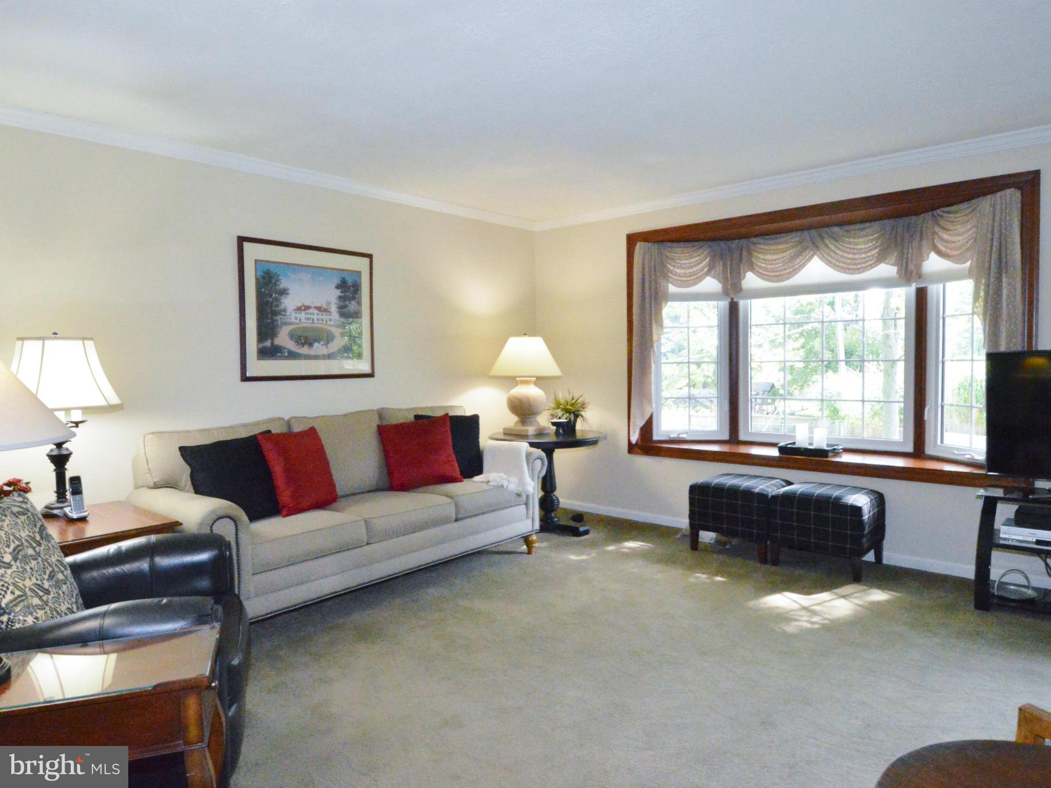 302 Norgulf Road Reisterstown, MD 21136 - Photo 4 of 29 Living Room