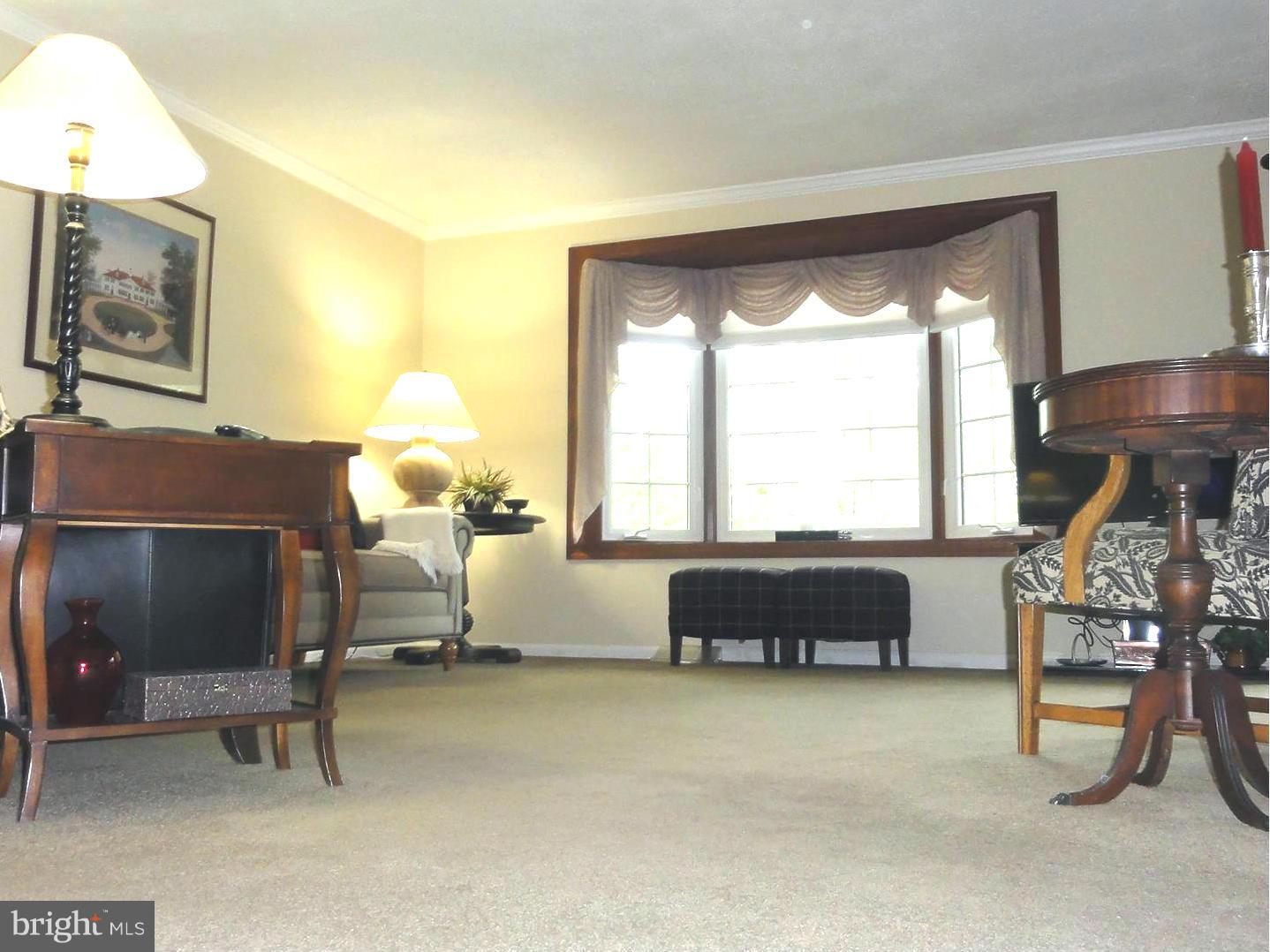 302 Norgulf Road Reisterstown, MD 21136 - Photo 5 of 29 Living Room