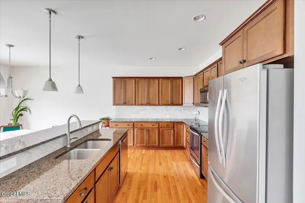 $525,000 | 15 Rosemore Place, Halfmoon, NY 12118