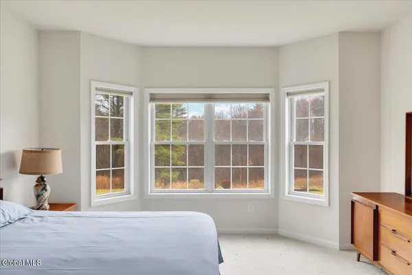 $525,000 | 15 Rosemore Place, Halfmoon, NY 12118