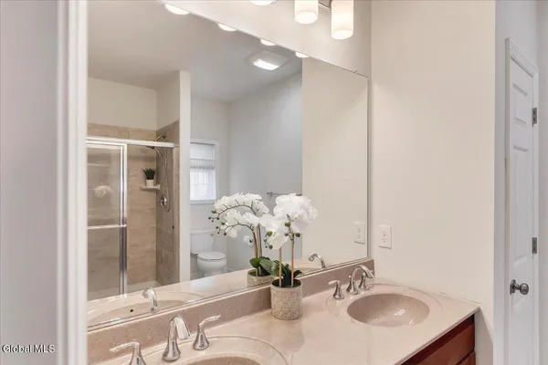 $525,000 | 15 Rosemore Place, Halfmoon, NY 12118