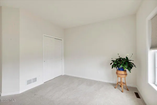 $525,000 | 15 Rosemore Place, Halfmoon, NY 12118