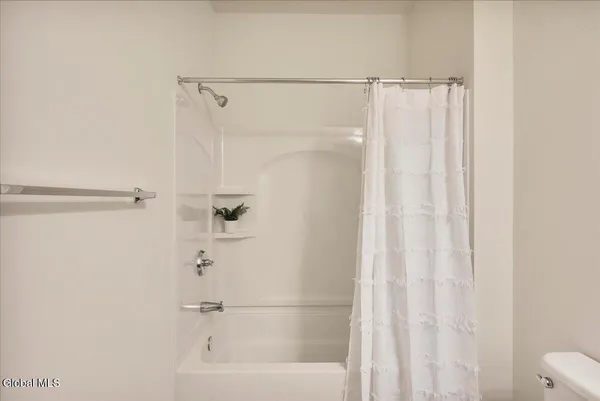 $525,000 | 15 Rosemore Place, Halfmoon, NY 12118