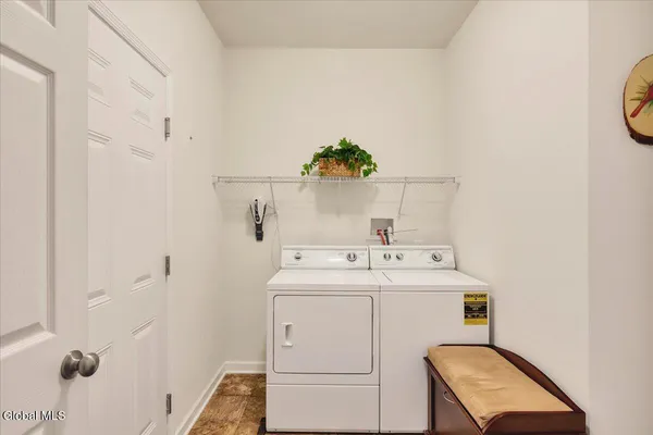 $525,000 | 15 Rosemore Place, Halfmoon, NY 12118