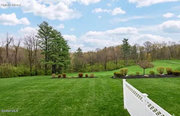 $525,000 | 15 Rosemore Place, Halfmoon, NY 12118