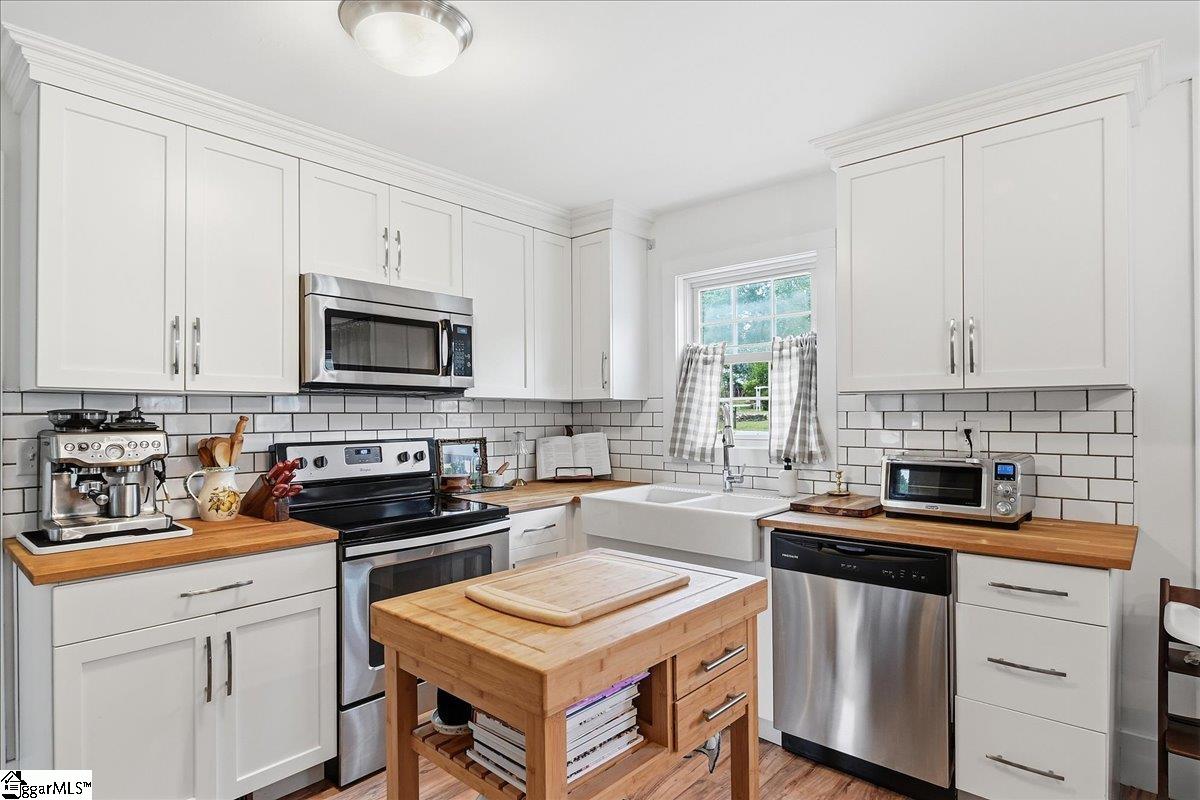 902 East Lee Road Taylors, SC 29687 - Photo 9 of 45 Gallery Image 9