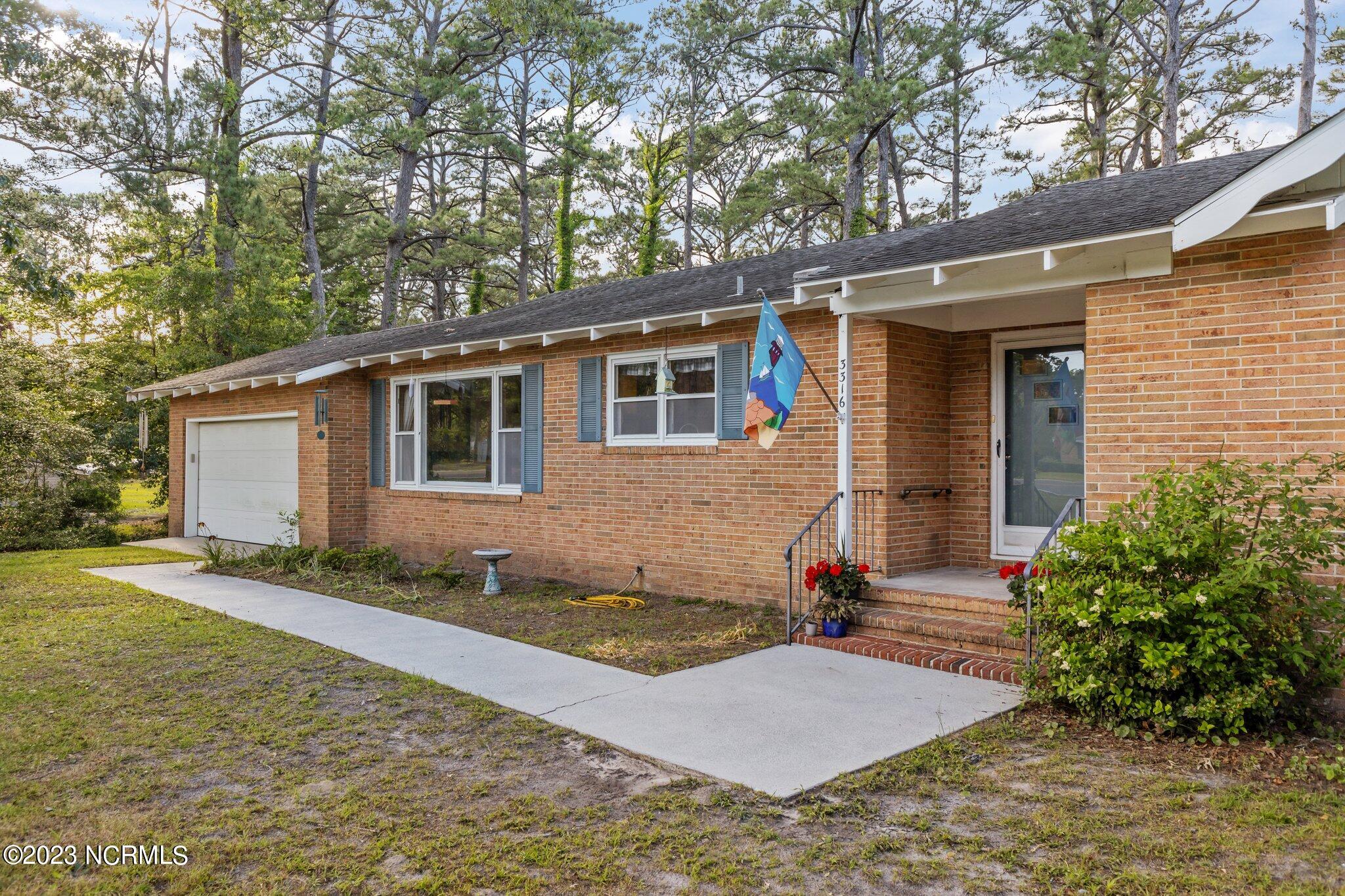 3316 Country Club Road Morehead City, NC 28557 - Photo 5 of 50 5-web-or-mls-_S3A0534