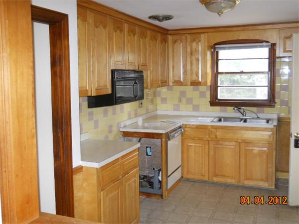 136 Arnold Road Norwood, MA 02062 - Photo 3 of 10 Gallery Image 3