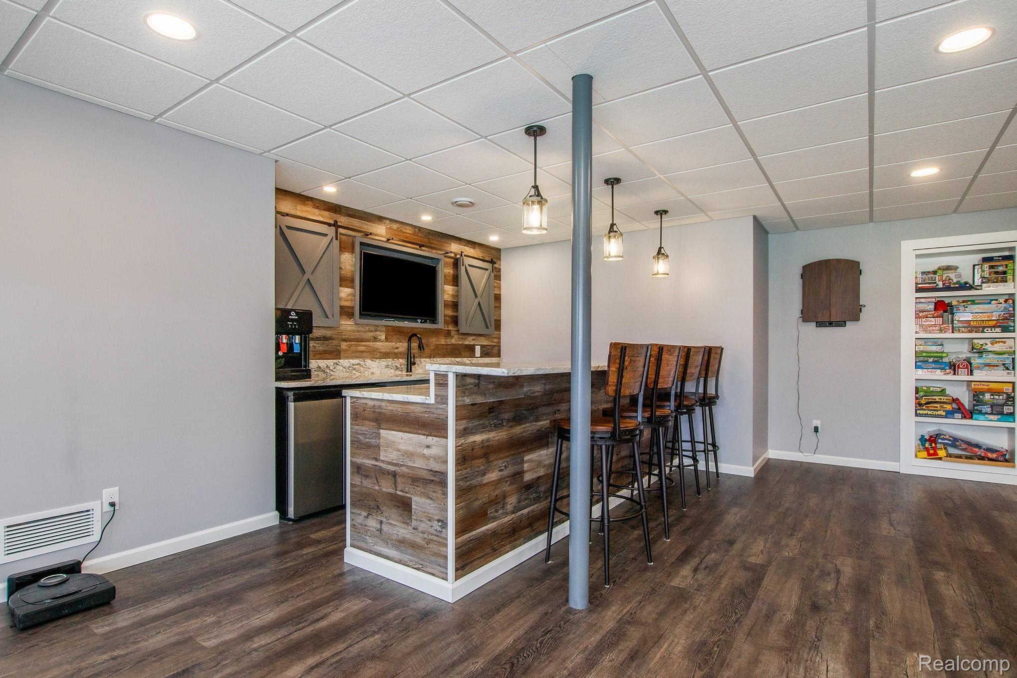 1174 Kile Road Metamora, MI 48455 - Photo 23 of 40 High-top seating