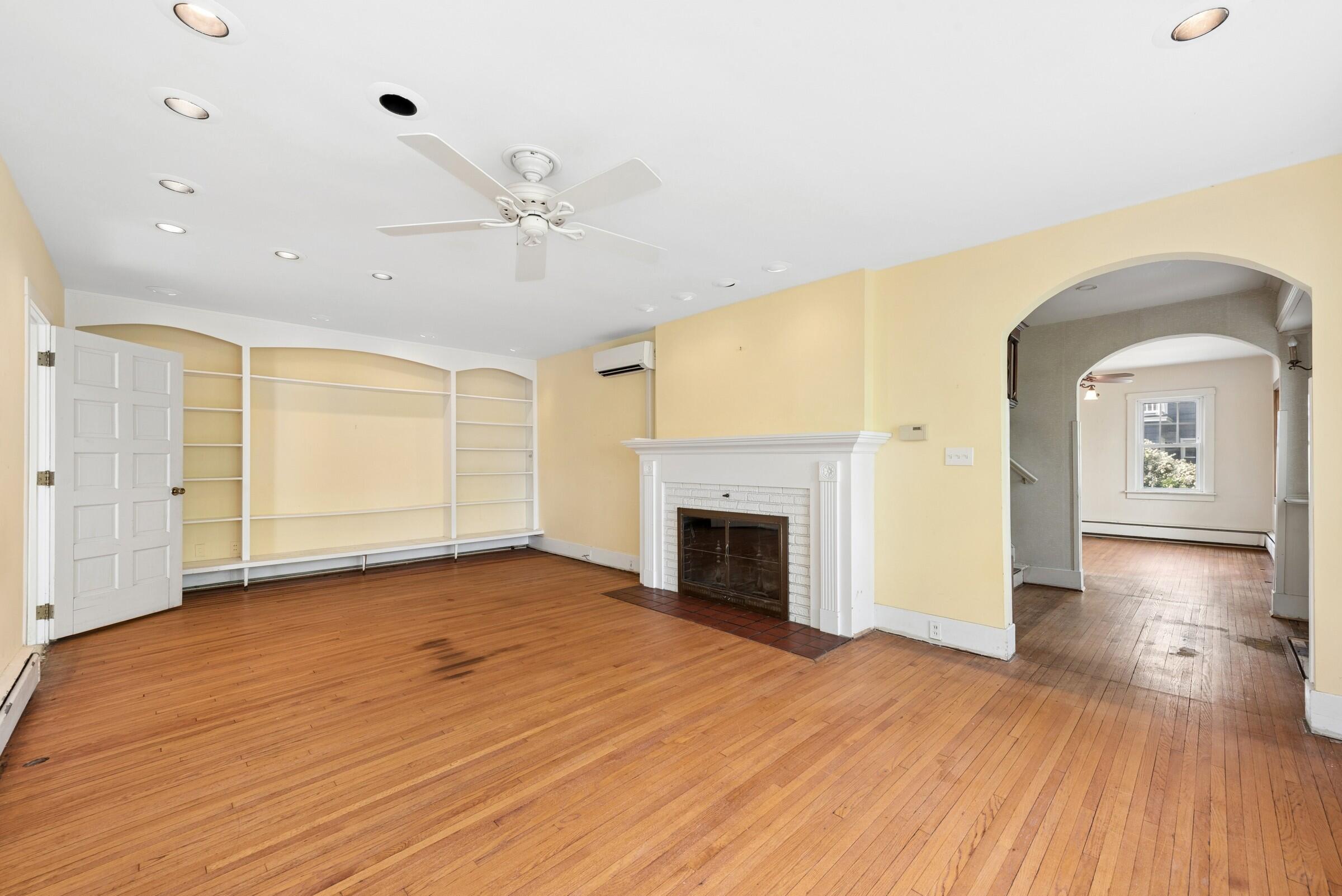 415 Ridgeway Street St. Joseph, MI 49085 - Photo 15 of 36 15-Living Room