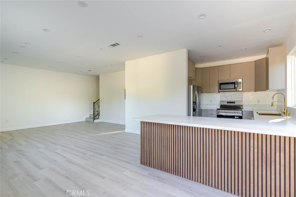 17428 Roscoe Boulevard Northridge, CA 91325 - Photo 7 of 24