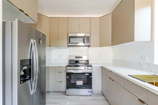 $4,000 | 17428 Roscoe Boulevard, Northridge, CA 91325