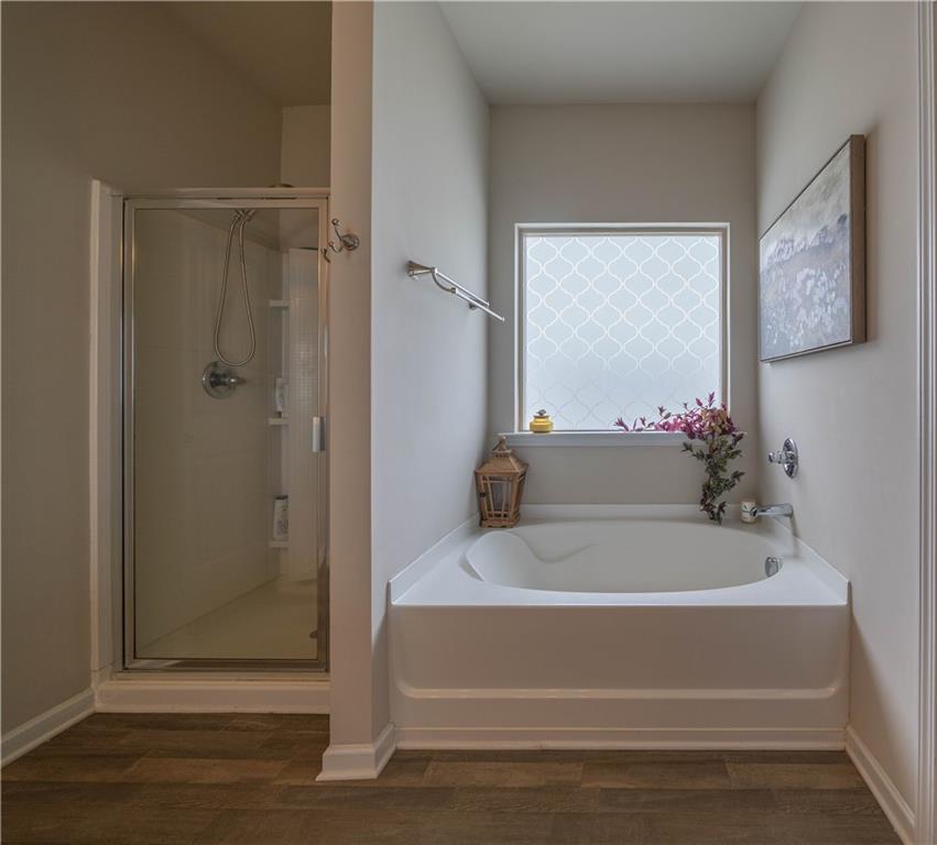 172 Mercer Lane Cartersville, GA 30120 - Photo 28 of 44 a bathroom with a bathtub