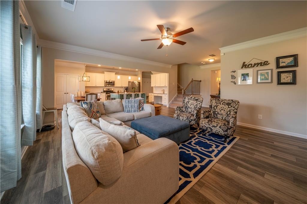 172 Mercer Lane Cartersville, GA 30120 - Photo 10 of 44 a living room with furniture