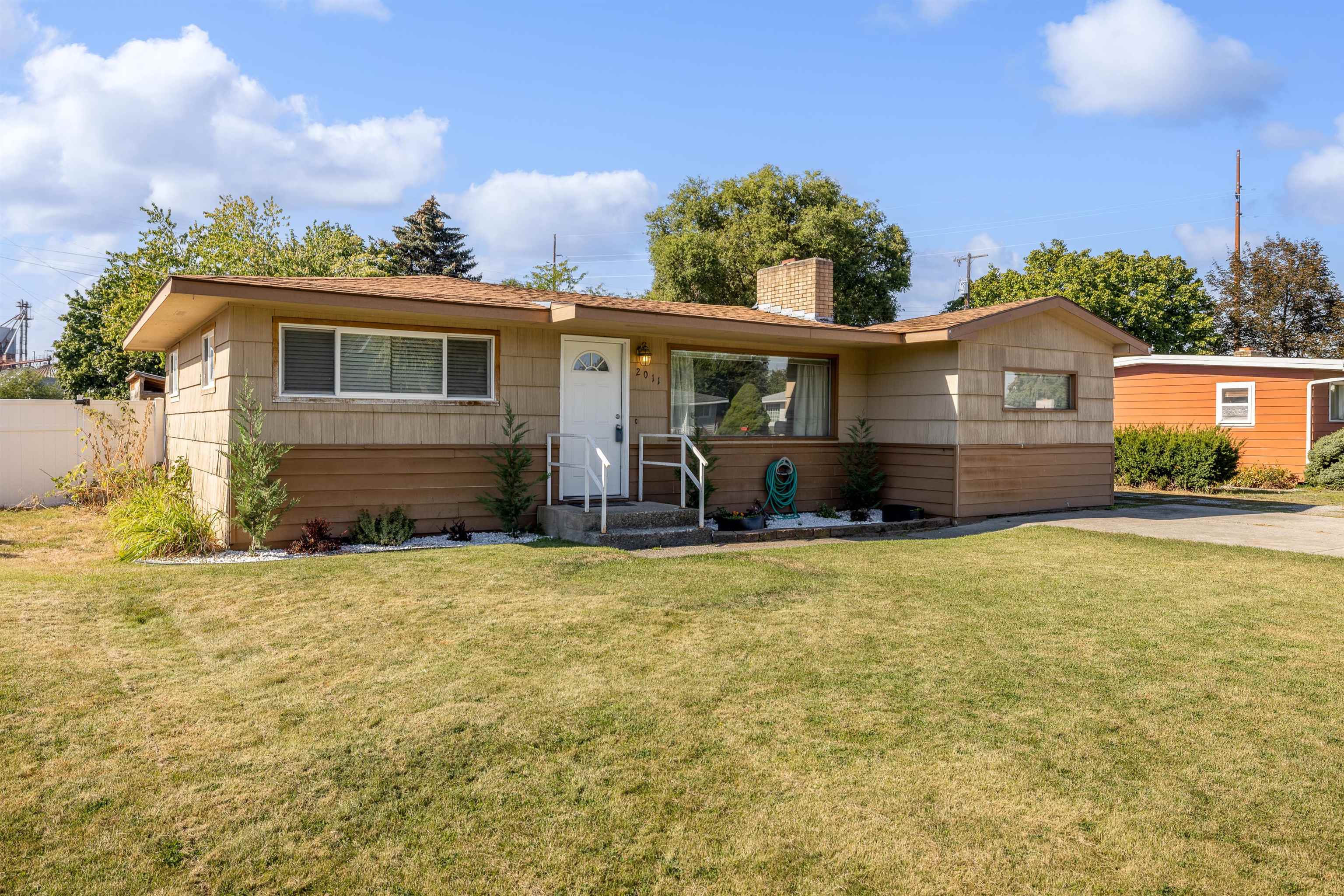 2011 North Center Road Spokane Valley, WA 99212 - Photo 3 of 24 Gallery Image 3