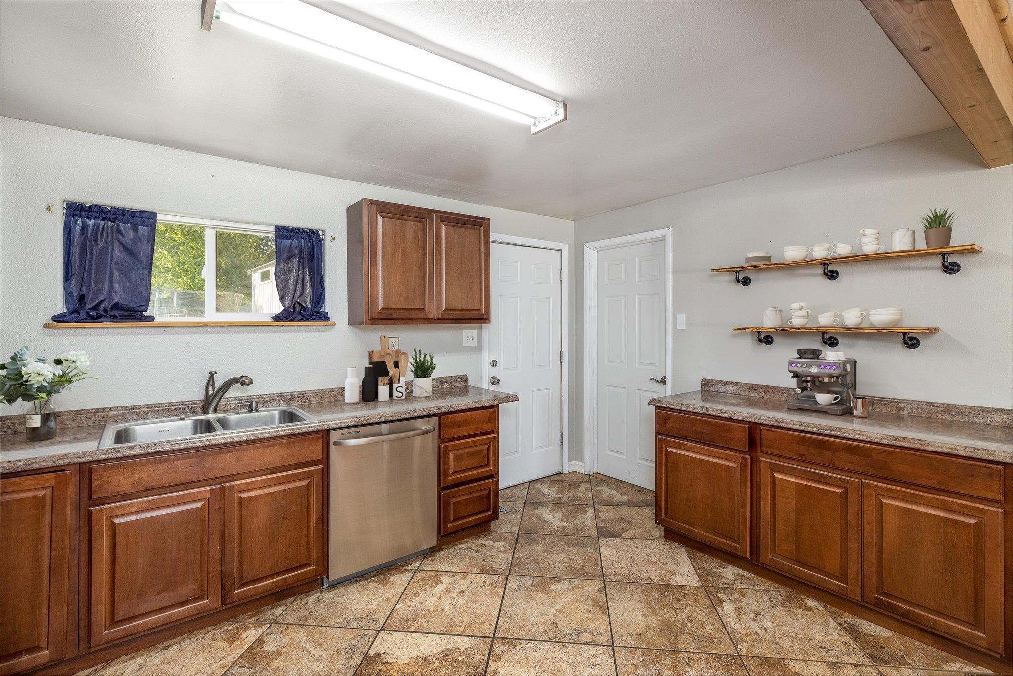 2011 North Center Road Spokane Valley, WA 99212 - Photo 8 of 24 Gallery Image 8