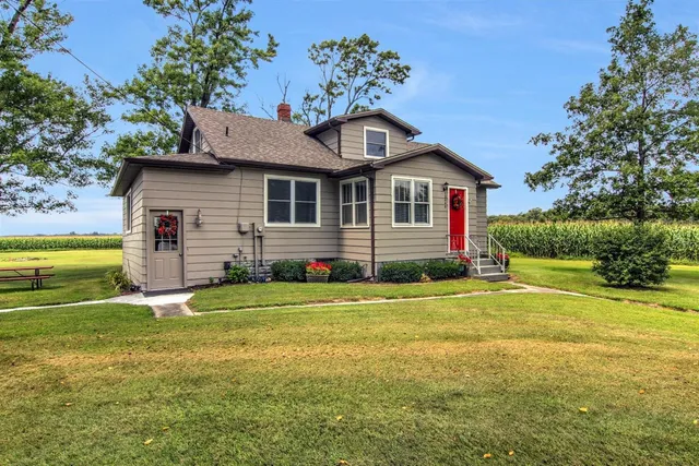 $219,900 | 10040 North 1000th Street West, Demotte, IN 46310