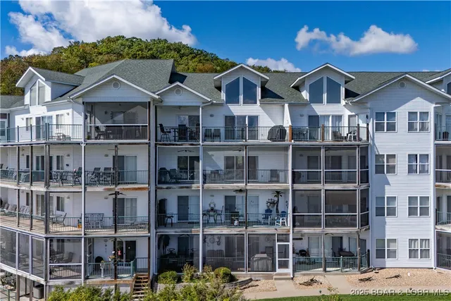 $324,000 | 426 Cedar Heights Drive, Unit 3D, Camdenton, MO 65020