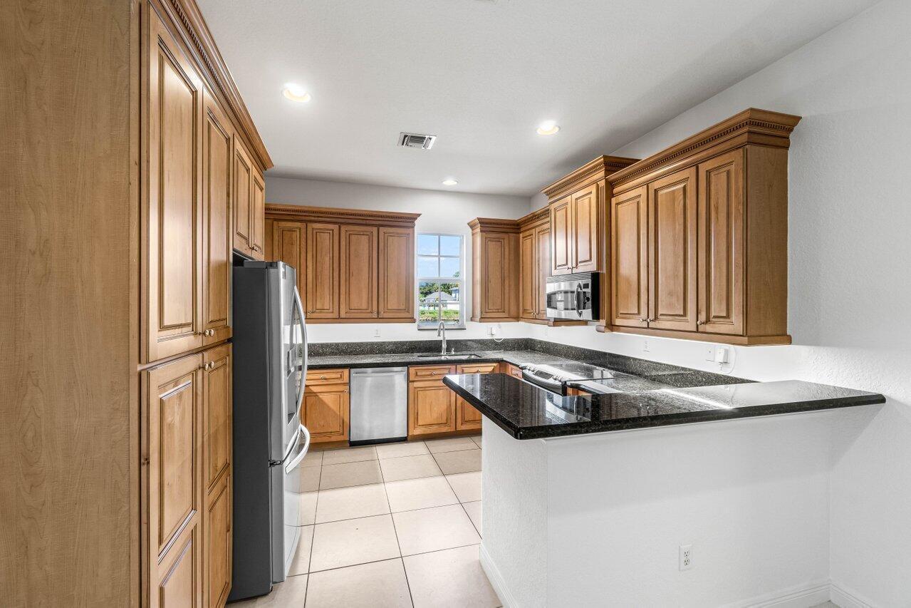8343 Northwest 8th Terrace Boca Raton, FL 33487 - Photo 11 of 35 022-8343Northwest8thTerrace-BocaRaton-FL