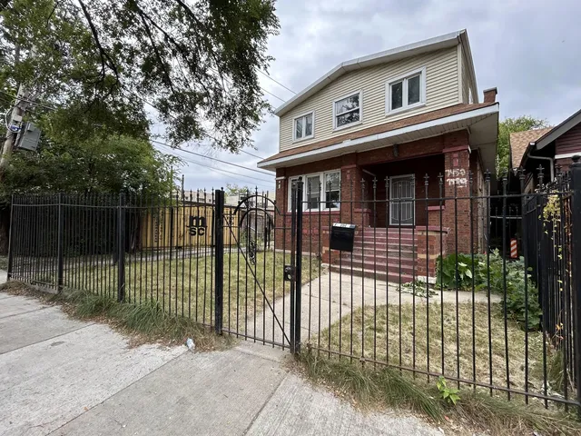 a view of a house with a small yard and plants