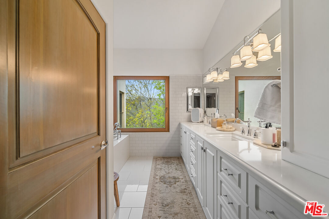 2007 Corral Canyon Road Malibu, CA 90265 - Photo 19 of 31 Gallery Image 19