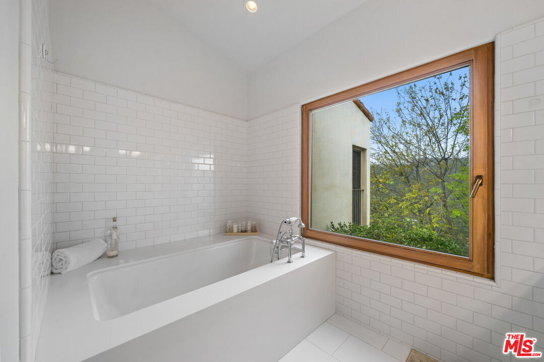 2007 Corral Canyon Road Malibu, CA 90265 - Photo 20 of 31 Gallery Image 20