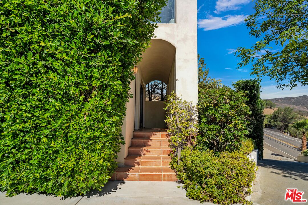 2007 Corral Canyon Road Malibu, CA 90265 - Photo 8 of 31 Gallery Image 8