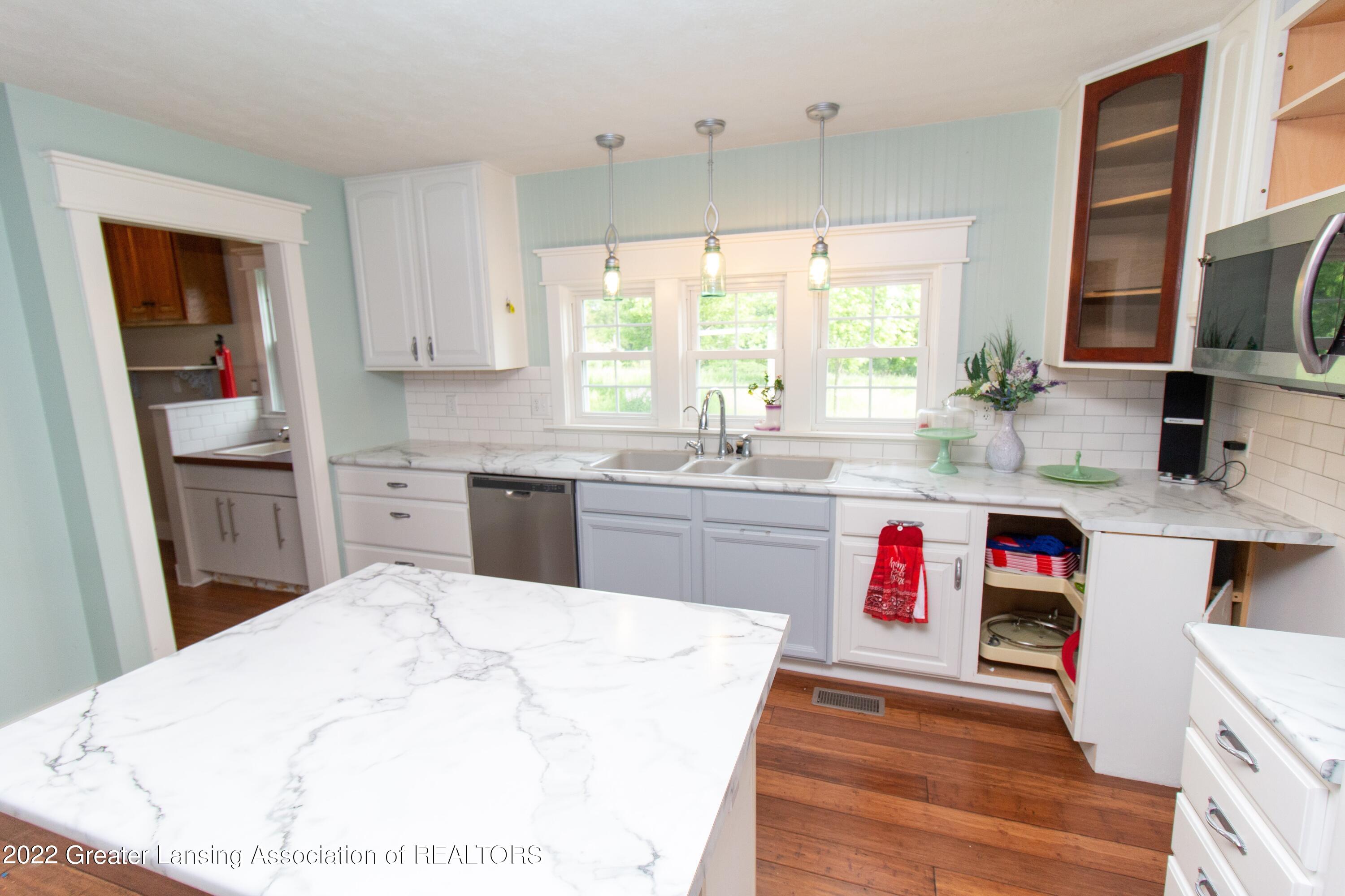 3307 North Dewitt Road St. Johns, MI 48879 - Photo 9 of 40 9- Kitchen