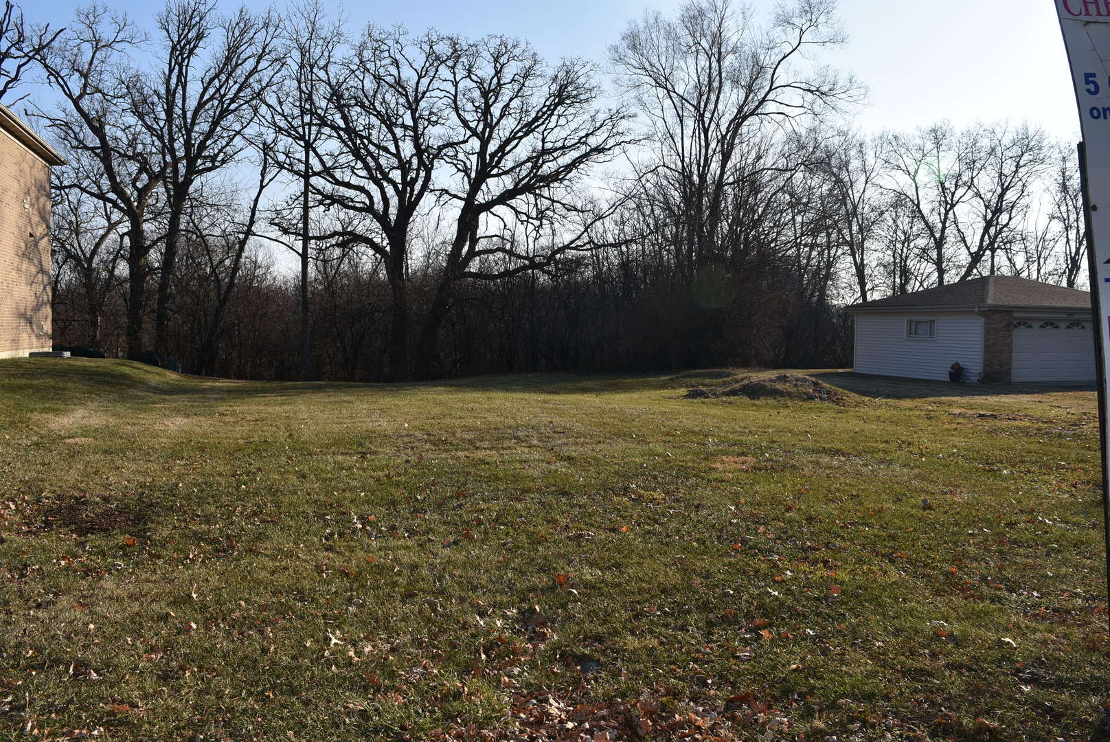 a view of an outdoor space and a yard