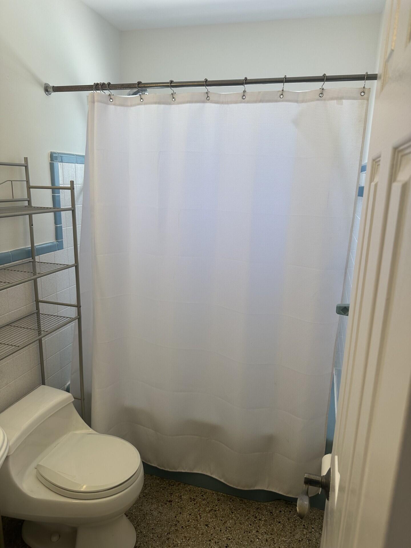 467 Northeast 31st Street Boca Raton, FL 33431 - Photo 18 of 19 467 guest bath