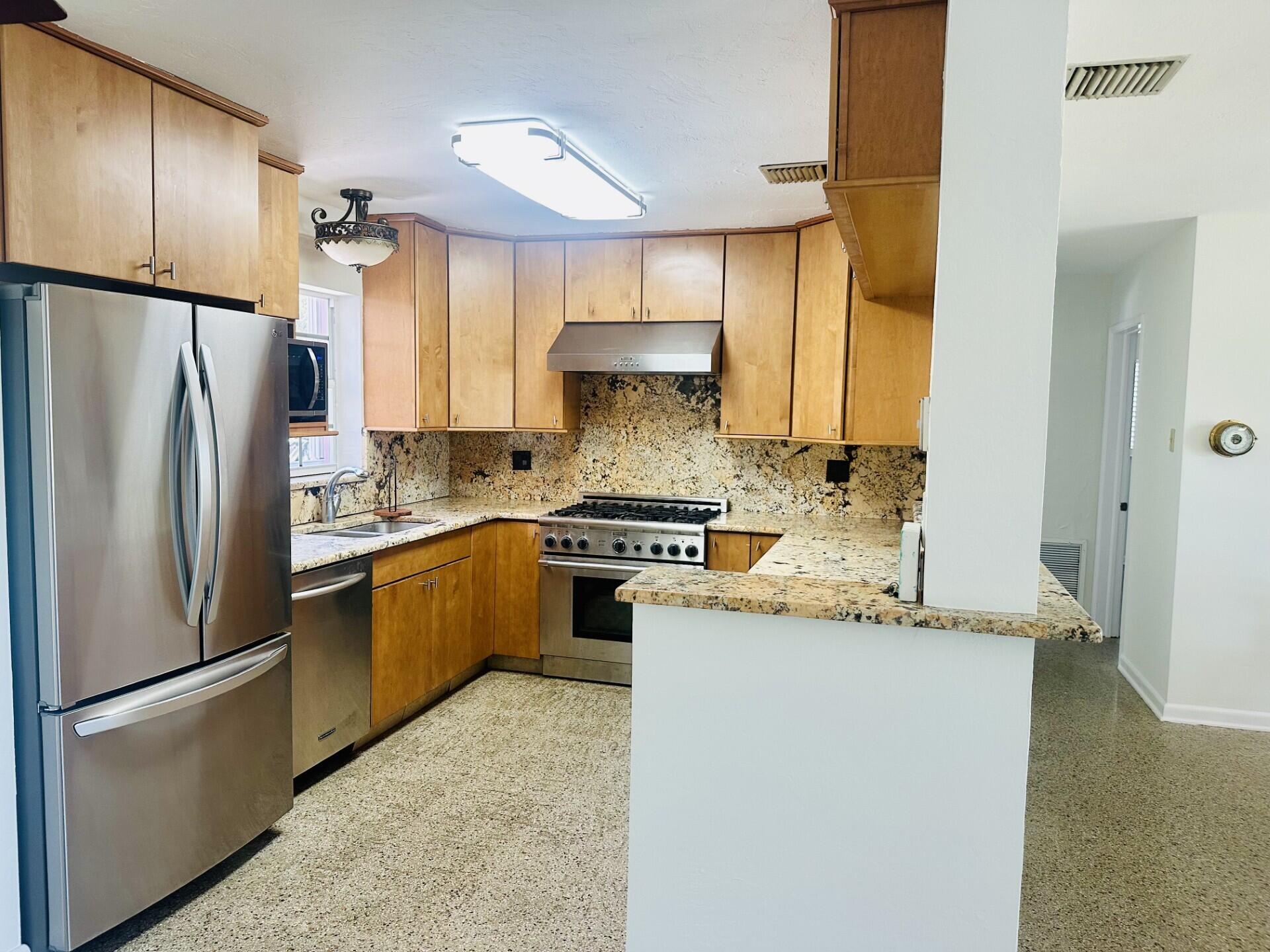 467 Northeast 31st Street Boca Raton, FL 33431 - Photo 7 of 19 467 kitchen 3