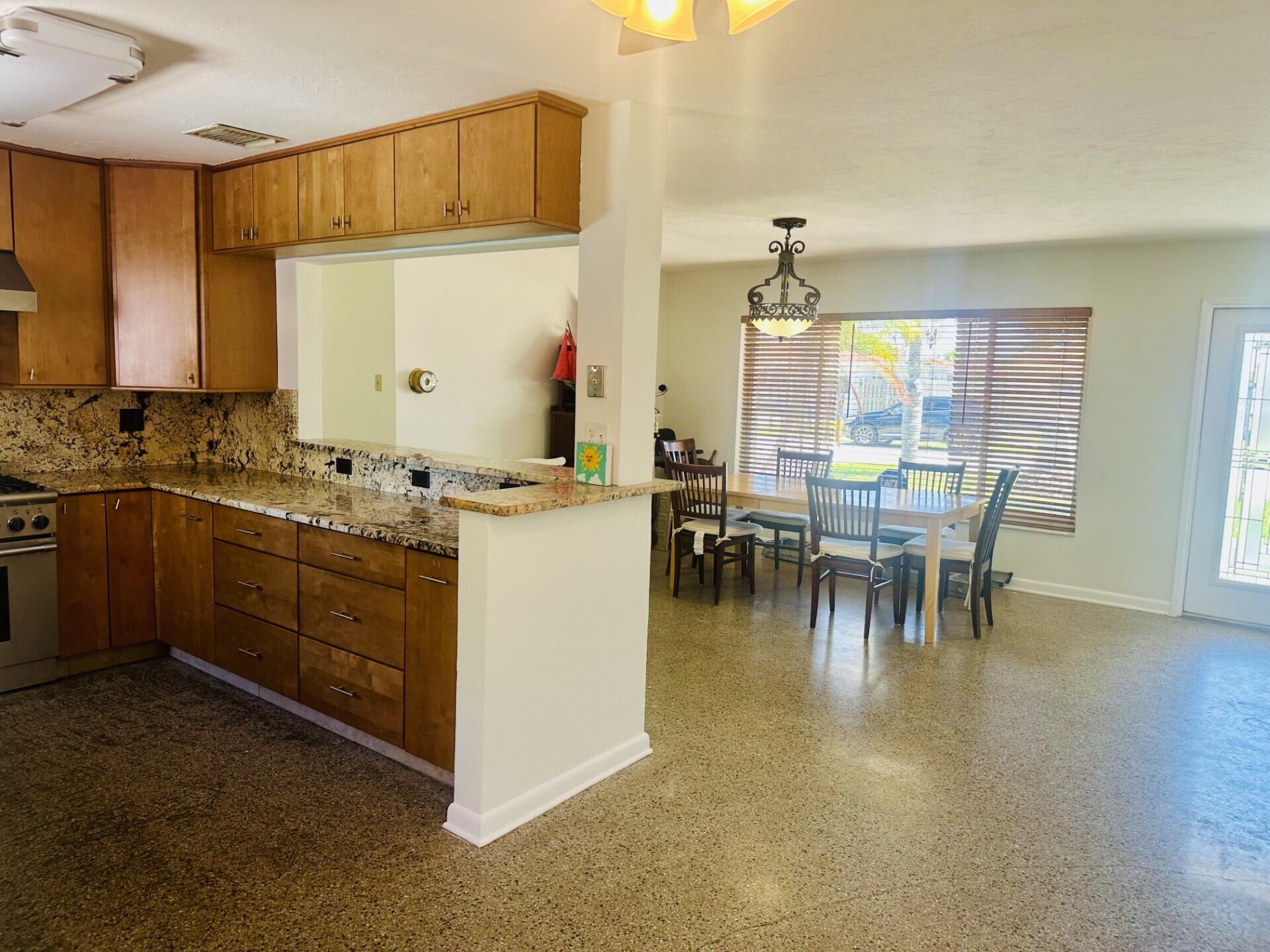 467 Northeast 31st Street Boca Raton, FL 33431 - Photo 8 of 19 467 kitichen corner