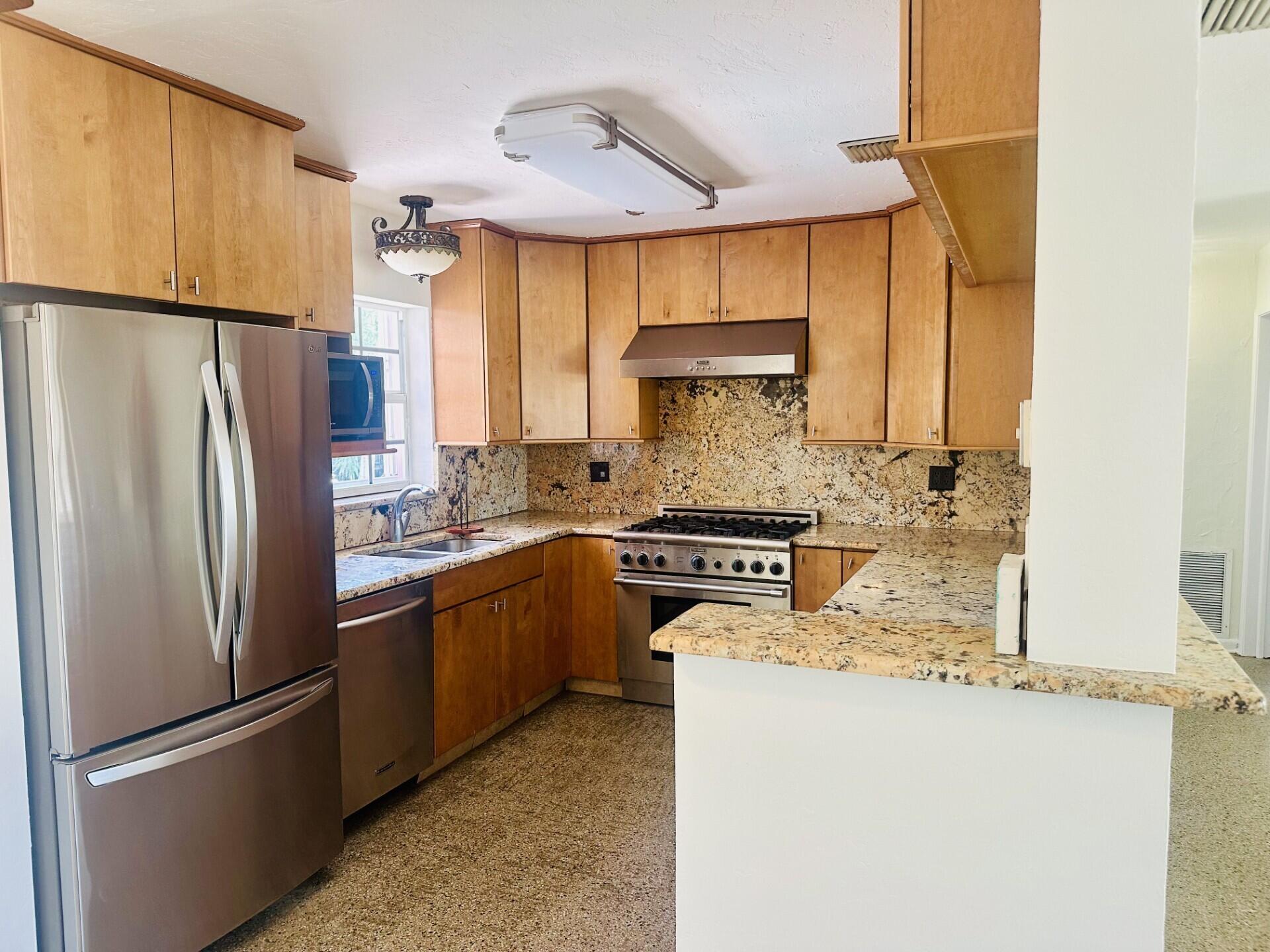 467 Northeast 31st Street Boca Raton, FL 33431 - Photo 10 of 19 4667 kitchen 2