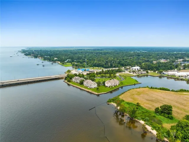 $645,000 | 303 Mariners Island Boulevard, Unit 303, Mandeville, LA 70448