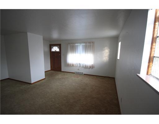 1132 Knox Street McKees Rocks, PA 15136 - Photo 2 of 18 Living Room.
