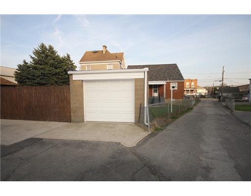 1132 Knox Street McKees Rocks, PA 15136 - Photo 16 of 18 Parking Lot/Garage.
