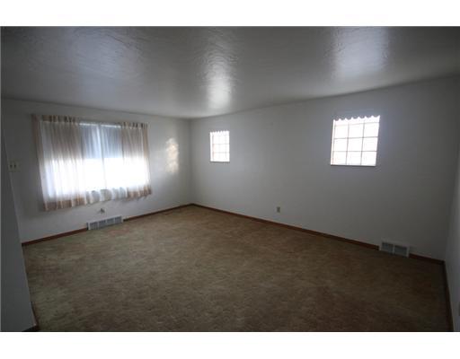 1132 Knox Street McKees Rocks, PA 15136 - Photo 17 of 18 Living Room.