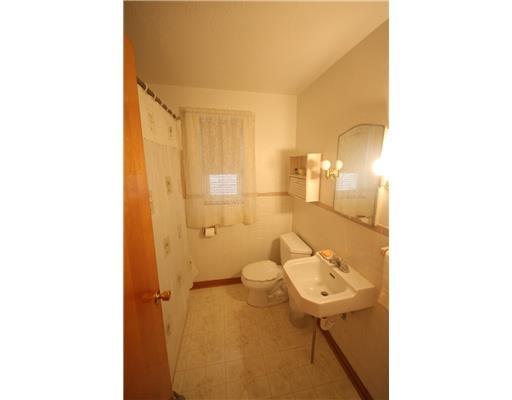 1132 Knox Street McKees Rocks, PA 15136 - Photo 6 of 18 Master Bath/Spa.