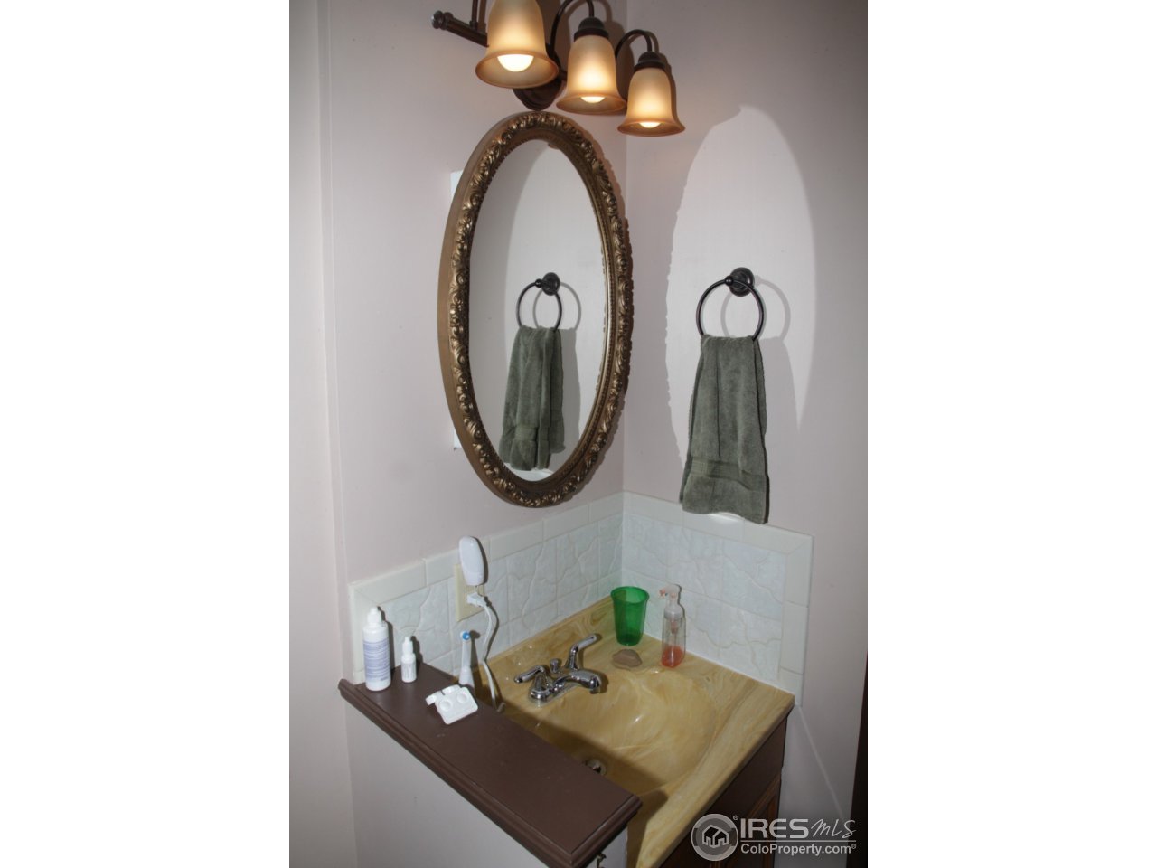 433 Bramer Road Ward, CO 80481 - Photo 12 of 26 Main level bathroom