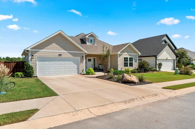 $359,000 | 102 Wesson Street, Gun Barrel City, TX 75156