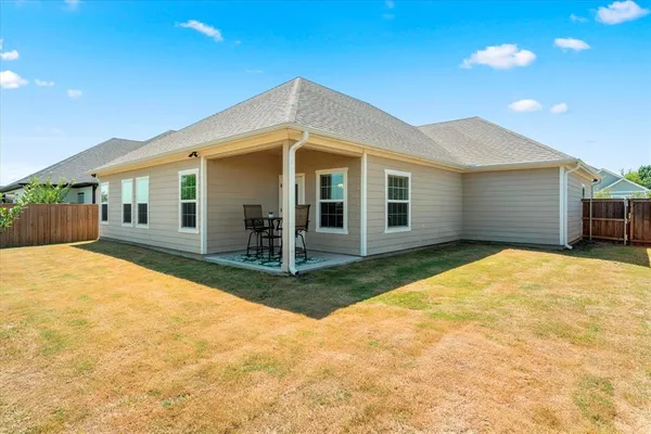 $350,000 | 102 Wesson Street, Gun Barrel City, TX 75156