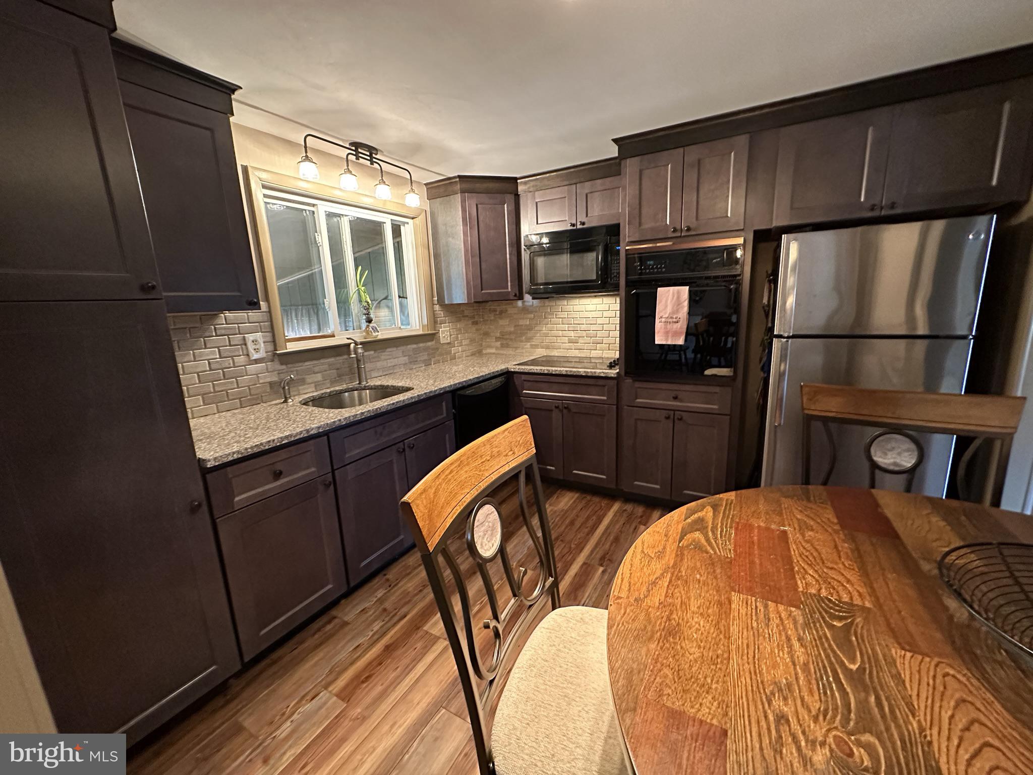 833 Roger Road Warminster, PA 18974 - Photo 11 of 36 Kitchen