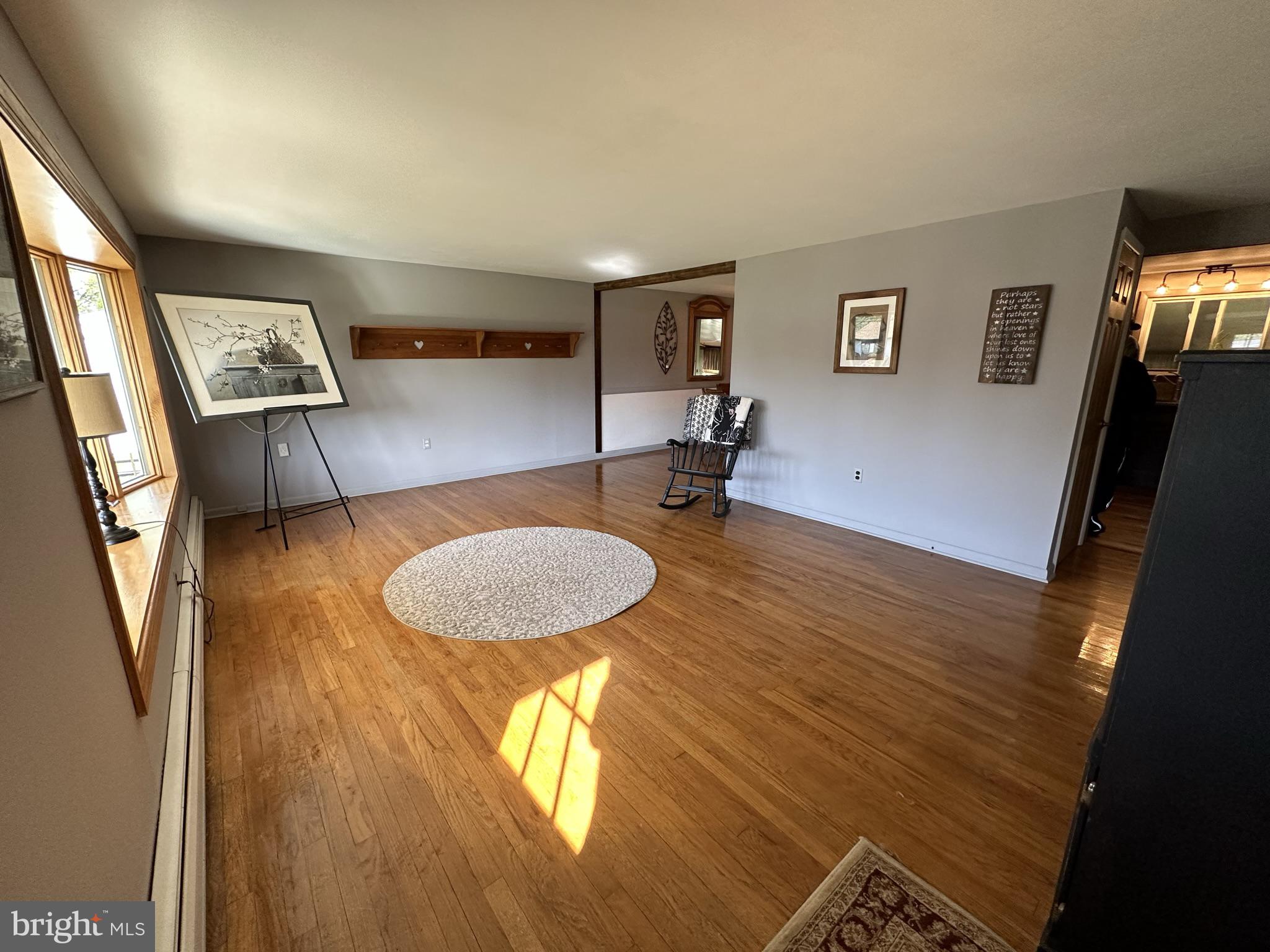 833 Roger Road Warminster, PA 18974 - Photo 4 of 36 Living room