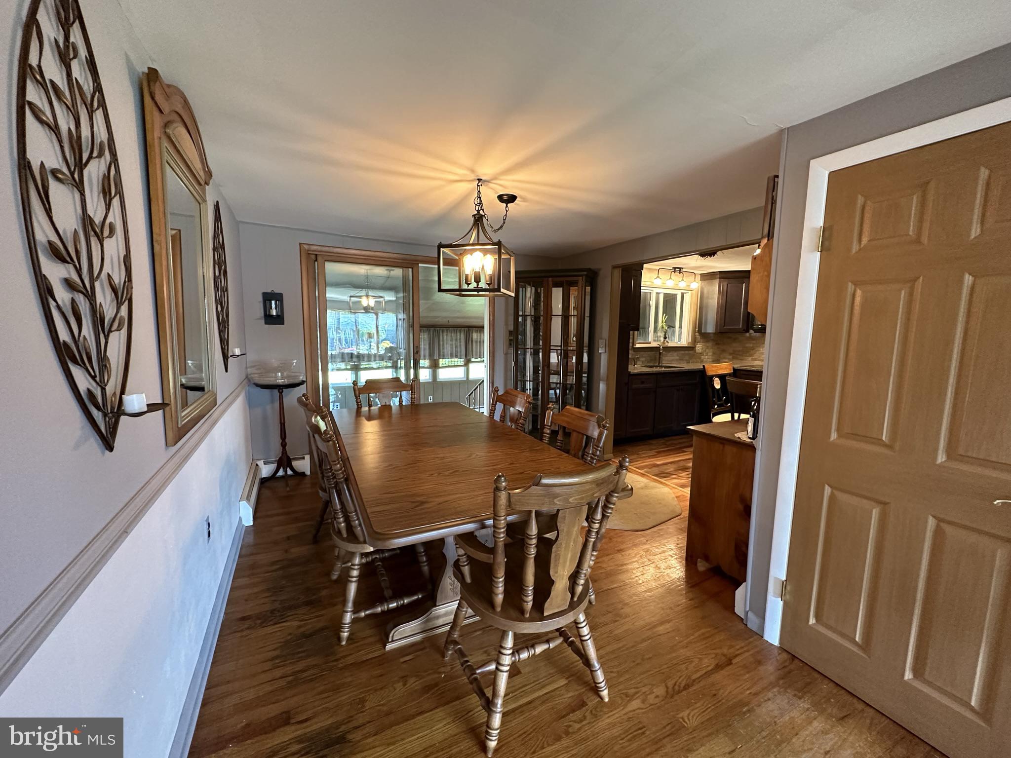 833 Roger Road Warminster, PA 18974 - Photo 8 of 36 Dining room