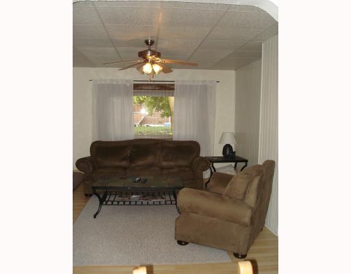 106 Spring Street Harwick, PA 15049 - Photo 5 of 17 Living Room.